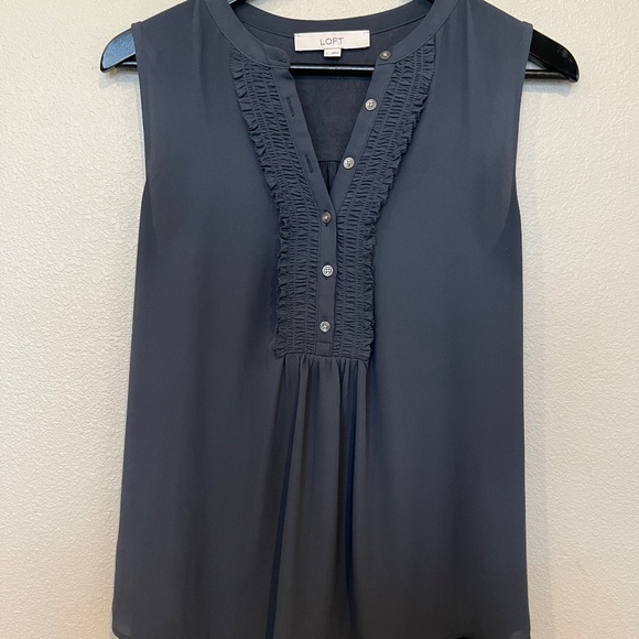 LOFT Tops - LOFT Mixed Media Sleeveless Women's Grey Blouse - Size Small Preowend